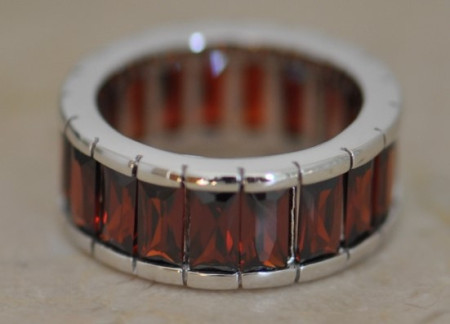 REF : R-12 / PRICE : $ 240